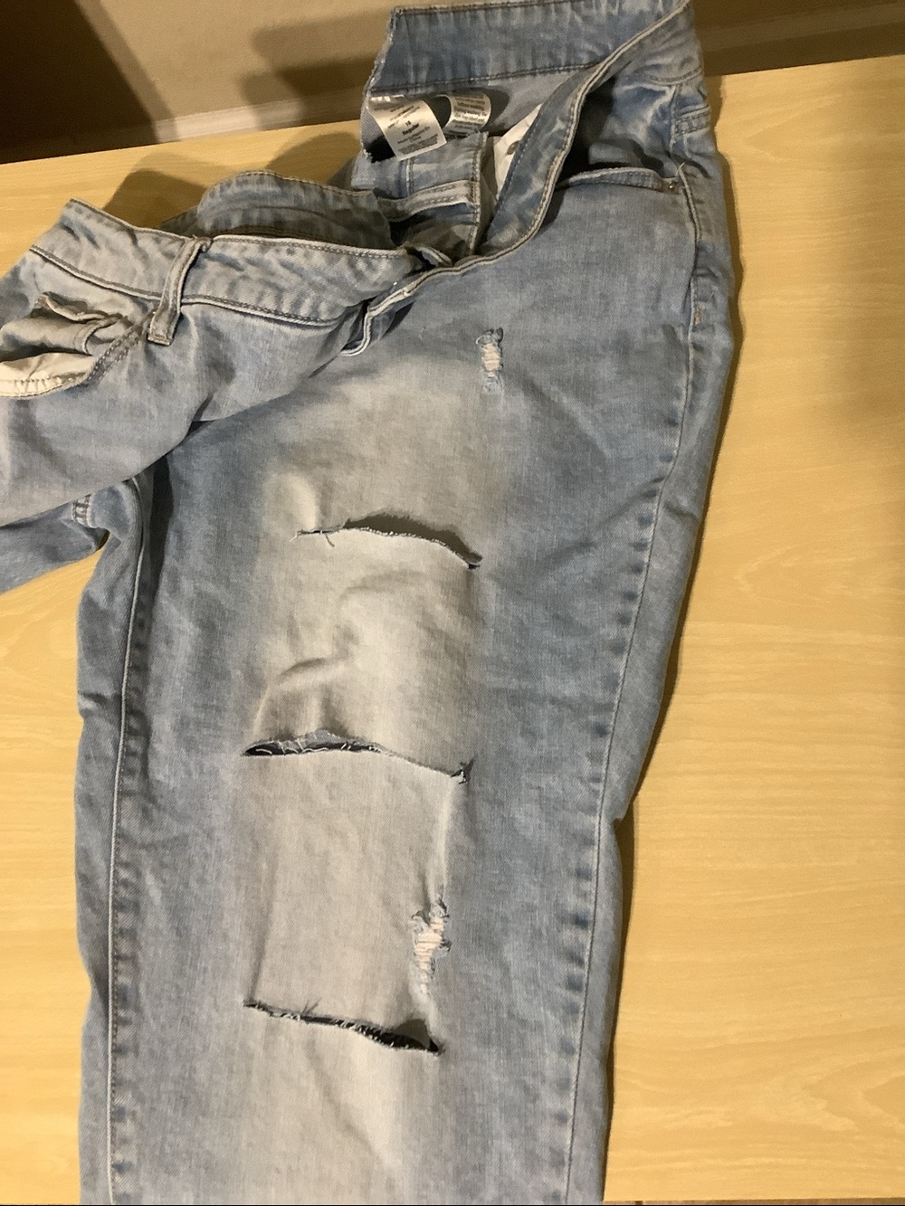Distressed Light Blue Women’s Relaxed Fit Jeans - Picture 5 of 5